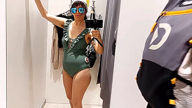 Big booty Latina flaunts her curvy caboose in the fitting room