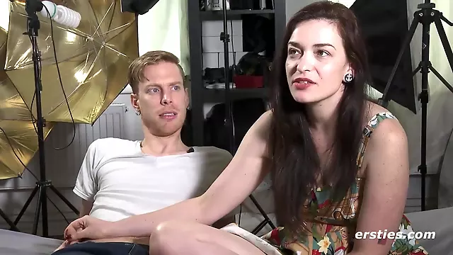 American pair gives interview before making love at the casting