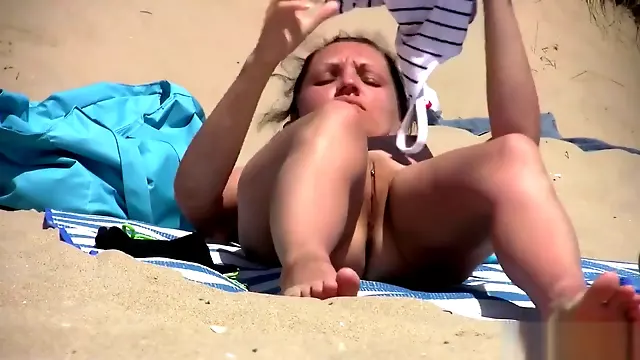 Amateur Nudist Voyeur Pierced Pussy Close Up Video
