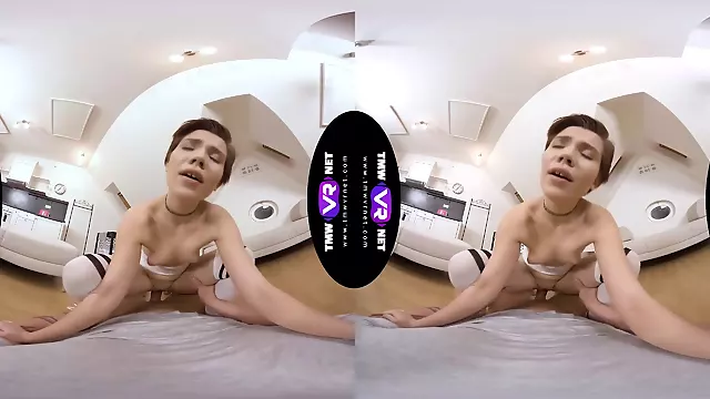 Amber Deep's pussy journey into mouth in virtual reality