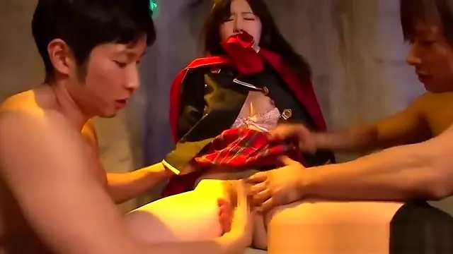 Cute Japanese lady is fingering her pussy