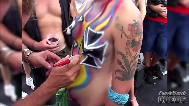 Real Girls Getting Body Painted in Public - SouthBeachCoeds