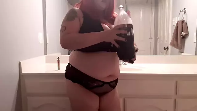 Soda bloat, riesig, female belly inflation