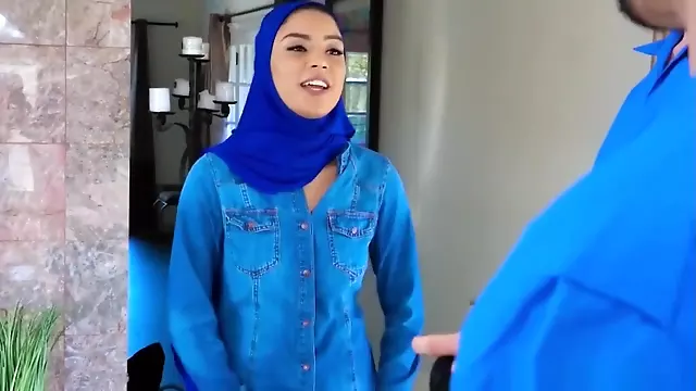 Petite Muslim Girl Gets Twat Fucked By Two Dopey Movers