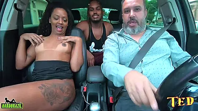 They arrived from Rio de Janeiro and got on the ride this mulatto girl did a lot on the streets - Casalblackrj