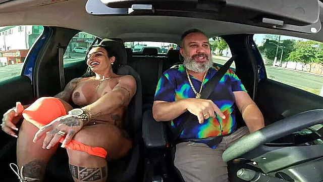 Leila Dantas, the sculpted MILF, goes naked in a car ride