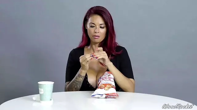 Porn Stars Eating: Tera Patrick Eats Cracker Jacks!