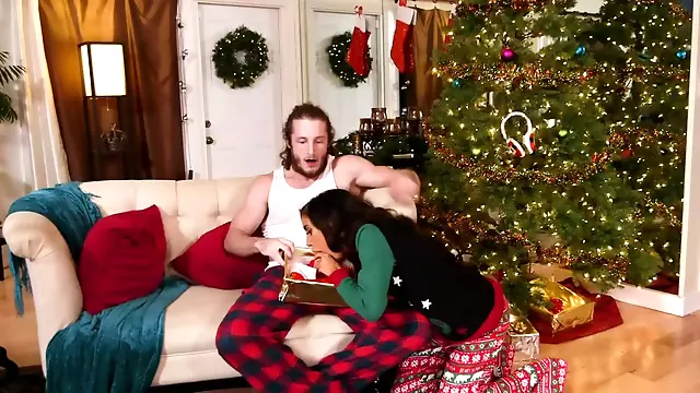 Man receives Christmas gift in form of two fresh pussies