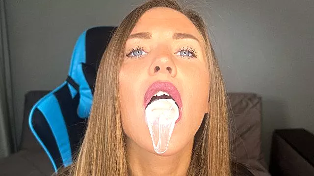 ASMR 10 minutes mouth sounds, amazing licking and big gum bubbles