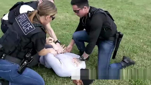Criminal gets the prison treatment he deserves by horny officers