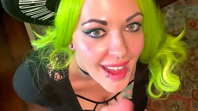 Cinnamon Anarchy - Gothic Slut Witch Gets A Facial
