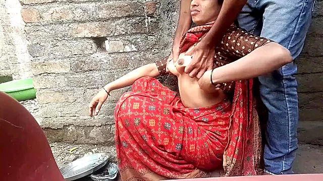 बड़े स्तन, इंडियन बिग बूब्स, इंडियन स्तन, देसी विलेज, चाची, मुखमैथुन, हिँदी मे देखने है सेकसी फिलम मे